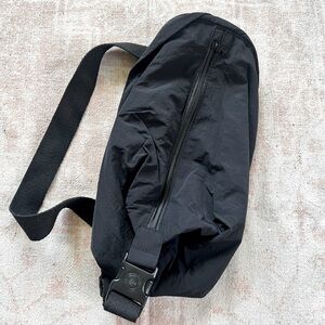 Oak and Reed Crossbody Sport Bag